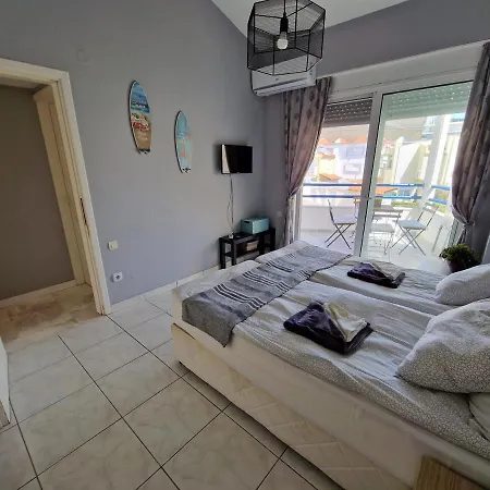 Feriehus Jani's House Néoi Epivátai