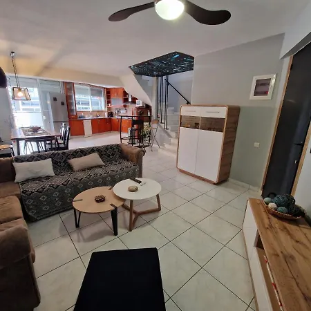 بيت للعطل Jani's House نيوي إيبيفاتاي